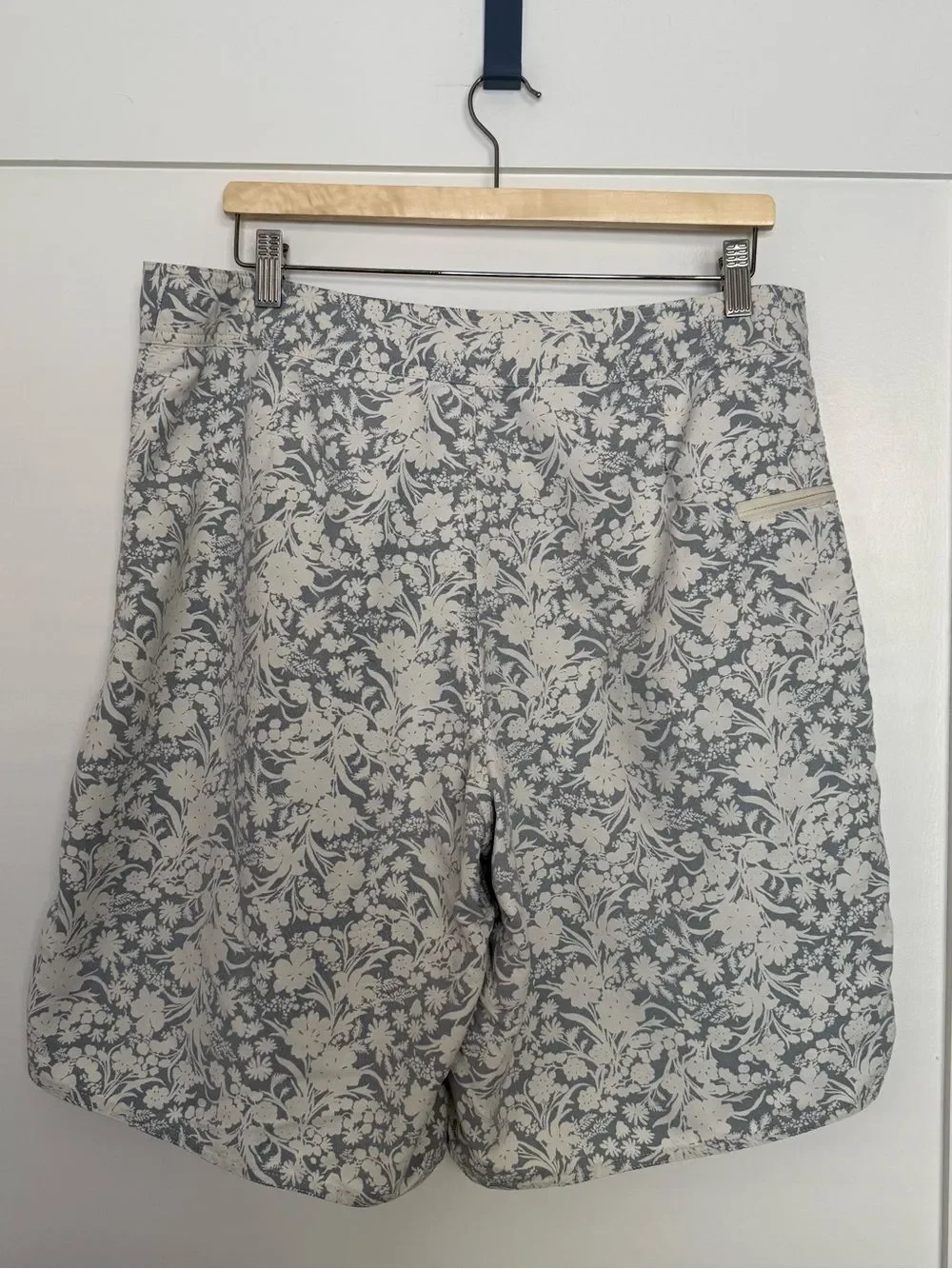 Patagonia Swim Trunks Board Shorts Mens Sz 35 Floral Hawaiian Beach Resort